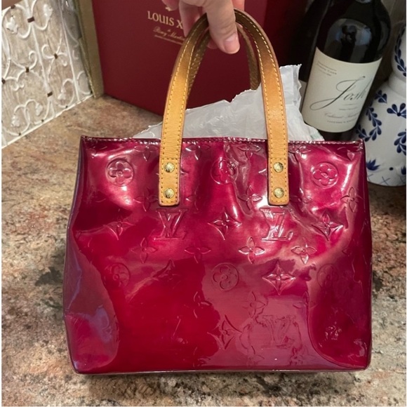 Gorgeous Louis Vuitton patent
vernis burgundy dyed small shopping bag pm. - Picture 2 of 10